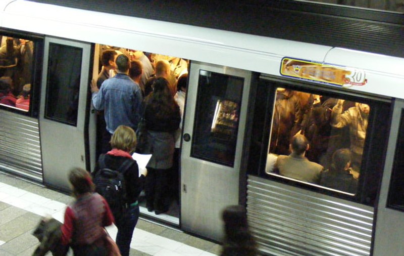 UPDATE | Atac la metrou! Un bărbat de 56 de ani A MURIT după ce a fost înjunghiat la staţia Eroii Revoluţiei