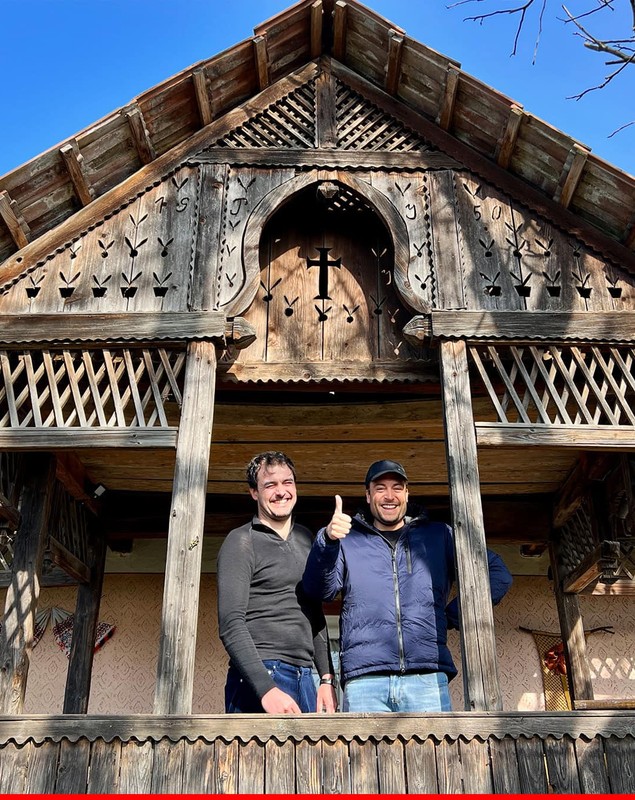 Doi belgieni omeniți în Transilvania au povestit cum au fost duși la o ghicitoare, în excursia lor cu o Dacie 1300 prin România