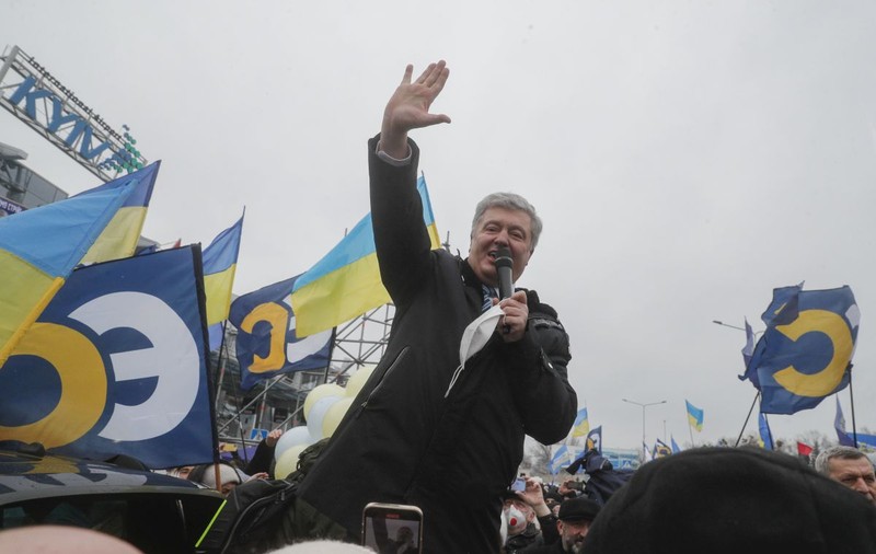 Fostul lider ucrainean s-a întors la Kiev, unde este acuzat de trădare - o criză politică în plin conflict cu Rusia