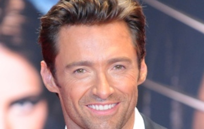 Hugh Jackman, idolatrizat de bărbaţi!