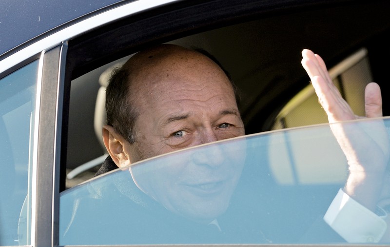 Accident cu o maşină a Poliţiei, lângă coloana oficială a fostului preşedinte Traian Băsescu