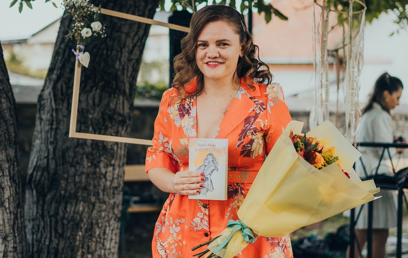 Amalia Nicola, scriitoare și mamă de copil cu dizabilități: „Fiul meu a fost mort câteva minute. Și și-a revenit. Nu mă mai sperie nimic”