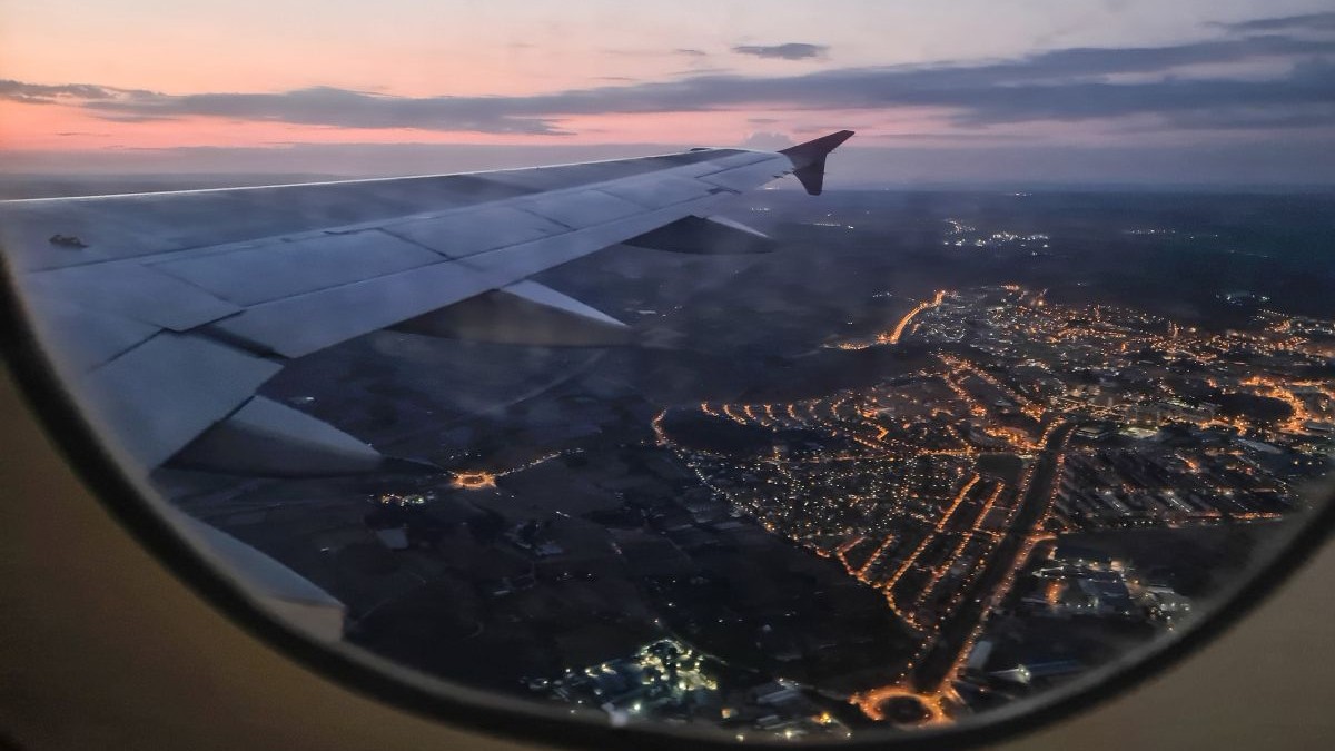 Vedere din Madrid din avion la răsăritul soarelui