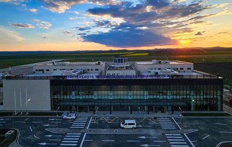 Conducerea Aeroportului „Delta Dunării” din Tulcea și-a majorat, în 2025, pachetul de remunerare cu aproximativ 120% față de anul anterior, ajungând la 122.544 de lei. Sursă foto Facebook/Aeroportul “Delta Dunãrii” Tulcea