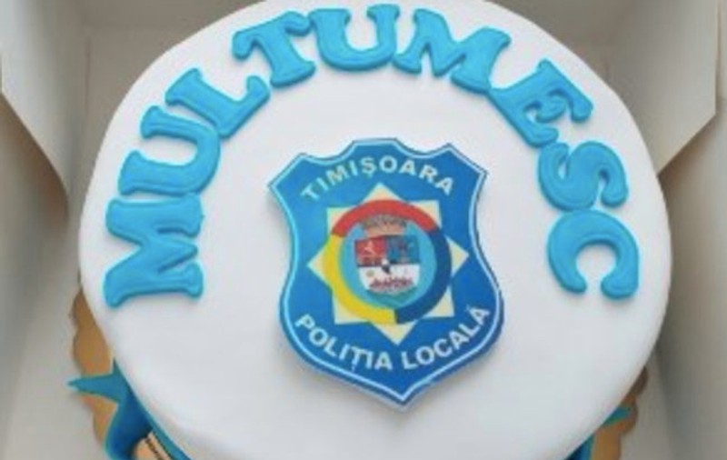 Poliția Locală Timișoara a primit un tort personalizat cu siglă. Laude din partea unei localnice