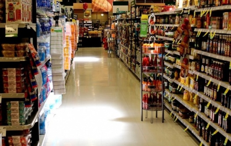 Un bărbat a murit într-un supermarket din Botoșani. Clienții l-au văzut cum s-a prăbușit la pământ