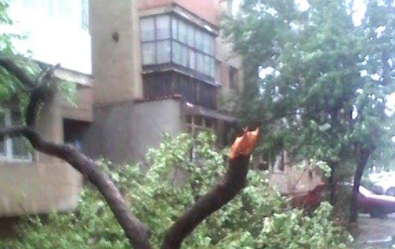 FOTO | O furtună a făcut ravagii în Drobeta Turnu Severin