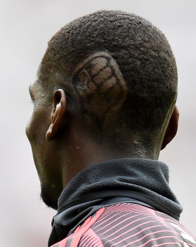 GALERIE FOTO  |  Paul Pogba  a afișat o frizură cu simbolul mişcării antirasiste “Black Lives Matter”
