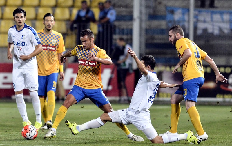 Liga I: Petrolul Ploiești - FC Botoșani 2-1. Vlad Rusu și Dacian Varga au adus fericirea pe ”Ilie Oană”. ^Penalty neacordat pentru gazde! Doar 2.000 de oameni în tribune
