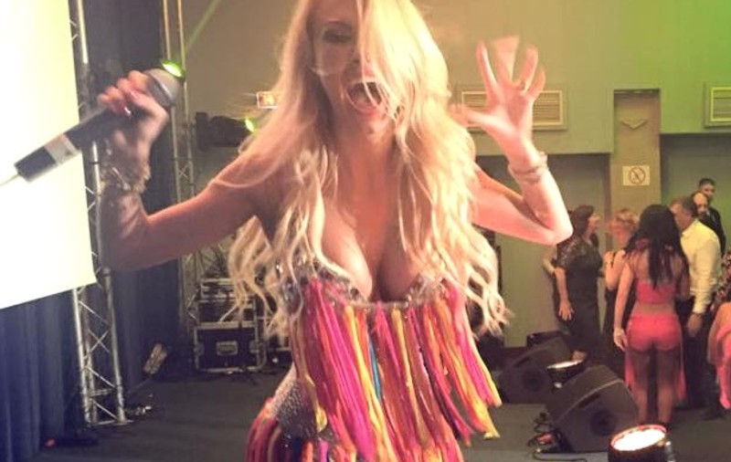 Andreea Bălan, BLOCATĂ PE SCENĂ! Ce i s-a cerut să facă | FOTO