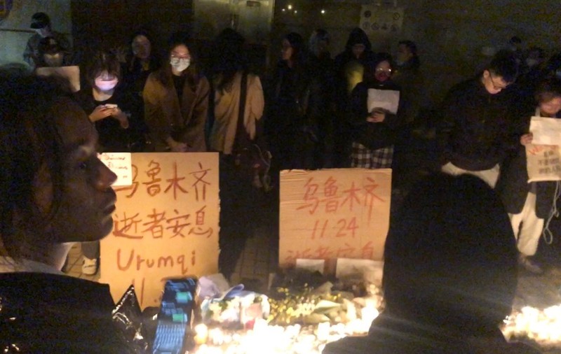 „Jos, Xi! Jos, Partidul Comunist”. Proteste istorice la adresa regimului din China, declanșate de politica zero-COVID
