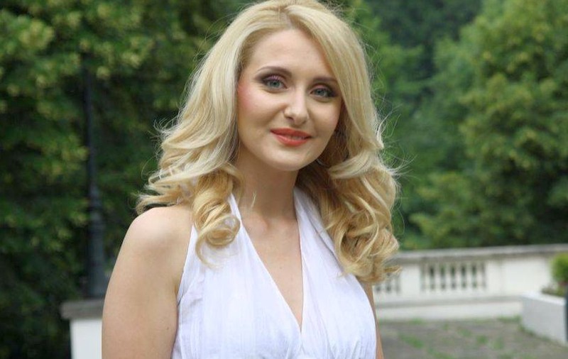 Alina Sorescu, recuperare dificilă după naştere! Cântăreaţa, obligată să rămână în spital