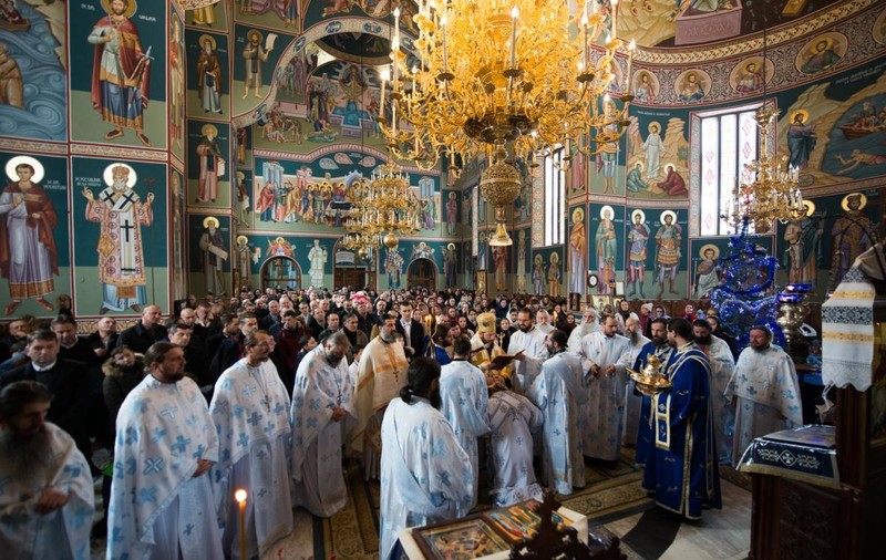 Arhiepiscopia Sucevei şi-a făcut firmă de asigurări, iar apoi a obligat parohiile să-și asigure bunurile doar la ea