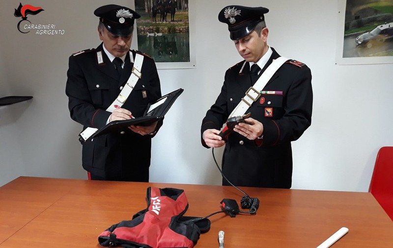 Un român a fost bătut și sechestrat în Italia. Carabinierii i-au arestat pe agresori, dar și pe conaționalul nostru!