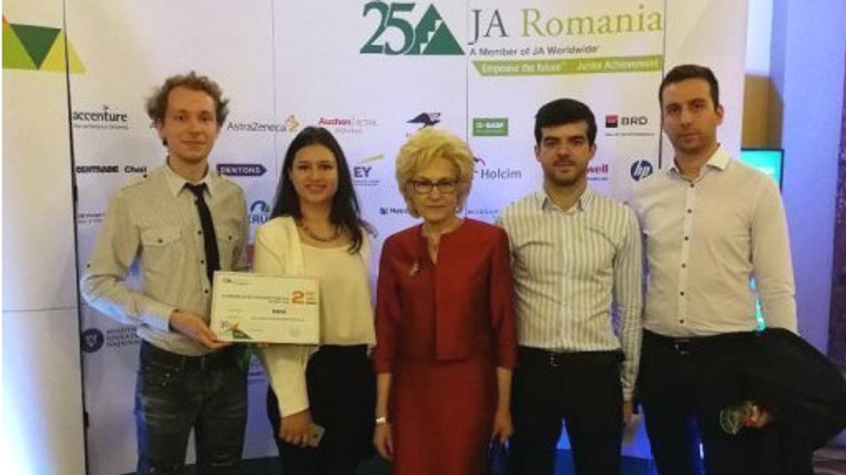 Studenți din Iași, premiați pentru un dispozitiv de recuperare a persoanelor cu handicap