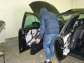 Țigări de contrabandă, în pâine și în capul porcilor. Modalitățile inedite prin care este ascunsă marfa introdusă ilegal în țară