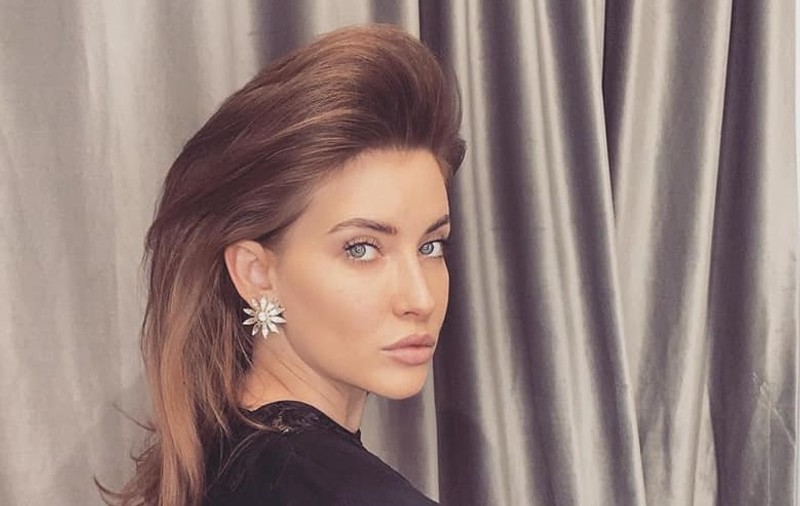 Reacția Iuliei Albu după ce a postat o imagine cu ea însărcinată. „Mikaela a dorit lucrul acesta. Veți afla în episodul următor”