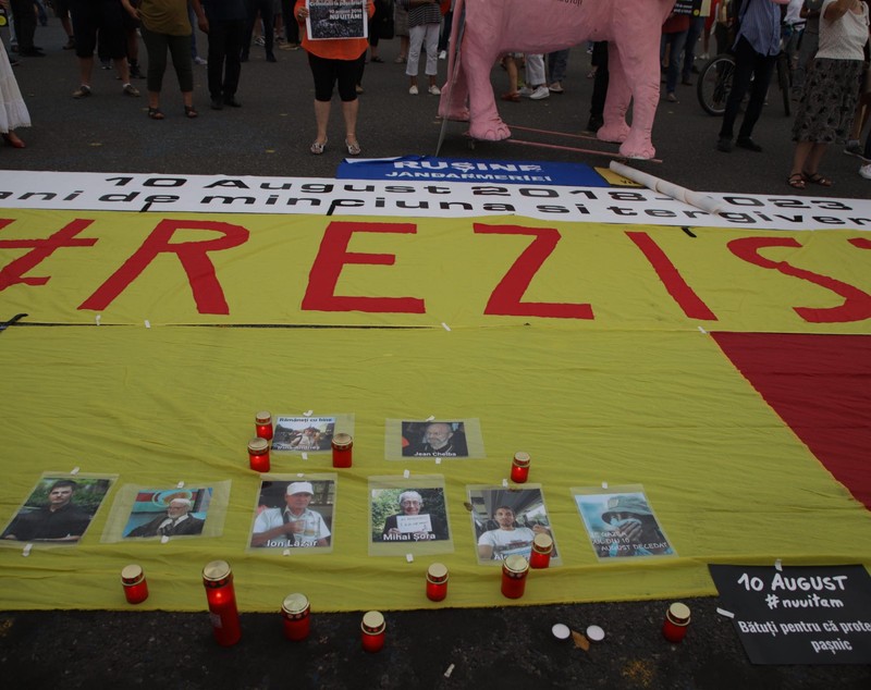 Manifestație în Piața Victoriei, la cinci ani de la violențele de la protestul din 10 august 2018: „Judecați, nu tergiversați!”