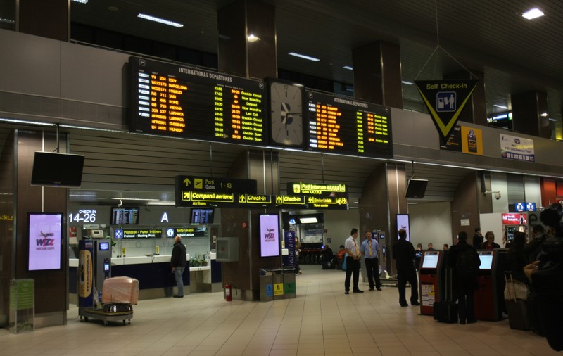 6 curse aeriene, ANULATE PE OTOPENI! Mii de români ar putea fi afectaţi