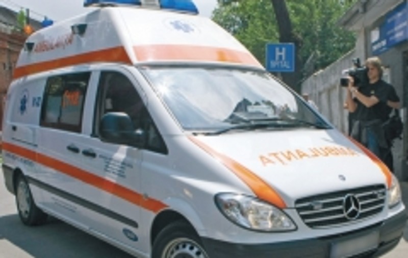 Doi copii au fost spulberaţi într-un accident rutier