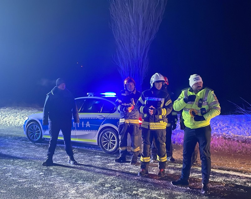 Doi copii au murit într-un accident produs pe E85, în Bacău. În mașină erau opt persoane și roțile aveau anvelope de vară
