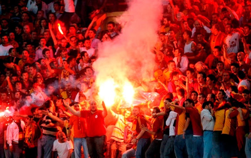 Un fan al echipei Galatasaray a murit la meciul cu Fenerbahce