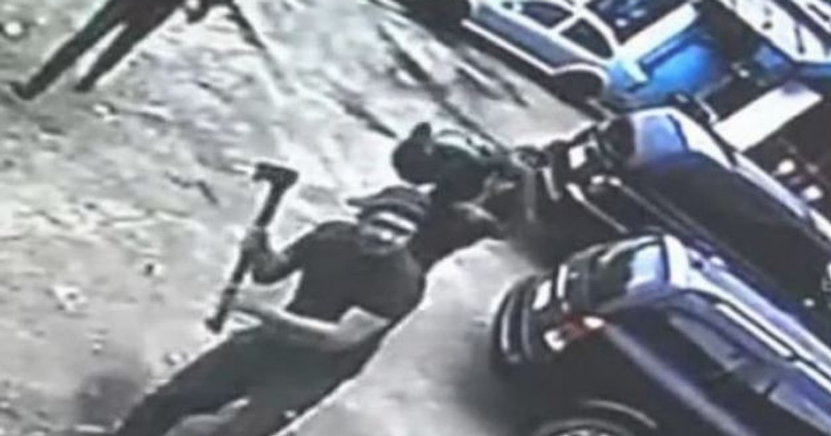 Interlopii din Iași, bătaie cu săbii și topoare din cauza pokerului
