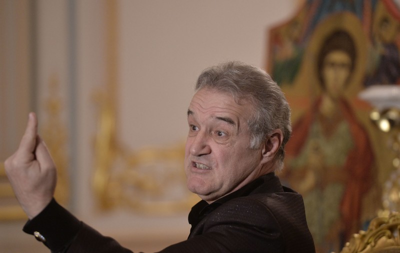 Gigi Becali s-a dezlănțuit la adresa celor de la CFR Cluj: ”Nu poate s-o bage nimeni în poartă pentru ei. Le e frică de Codruța!”. Derby-ul FCSB - CFR Cluj e duminică