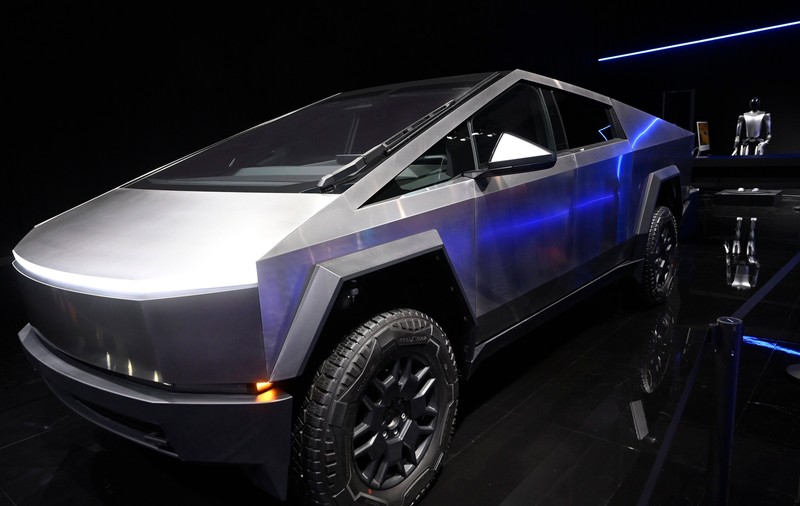 Departamentul de Stat al SUA are în plan să cumpere mașini Tesla Cybertruck blindate de 400 de milioane de dolari