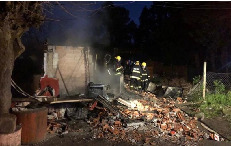 Cinci copii au murit după ce casa în care locuiau a luat foc în timp ce dormeau
