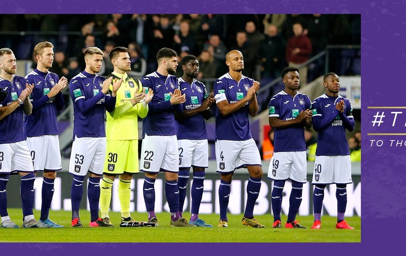 Anderlecht Bruxelles pune în vânzare măşti de protecţie în culorile clubului