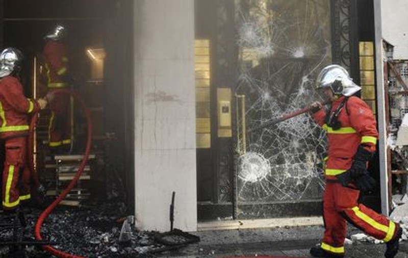 Incendiu într-un spital de la marginea Parisului. O persoană a murit, opt au fost rănite