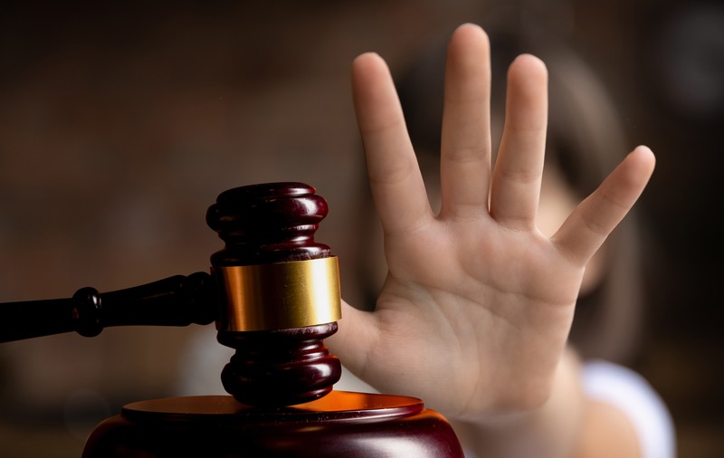 Au copiii discernământ pentru sex cu adulţi, cum crede Ministerul Justiției? Exemplul fetei de 13 ani puse să facă sex cu un bărbat de 28 de ani