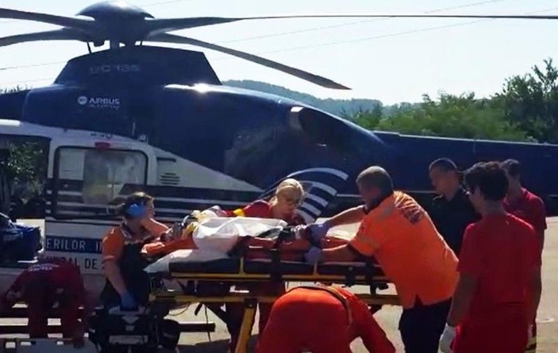 Un tânăr a căzut de la etajul 5 al unui bloc din Câmpina. Echipajele de la Smurd au ajuns la fața locului