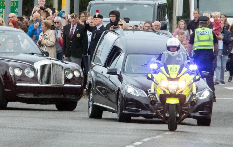 Sicriul reginei Elisabeta a II-a a ajuns în Edinburgh, prima oprire în călătoria finală spre Londra