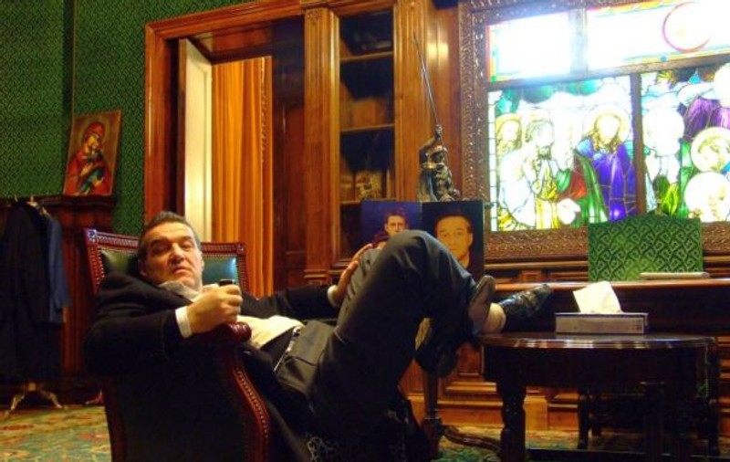 Gigi Becali a scris o carte în penitenciar! I s-ar putea reduce pedeapsa