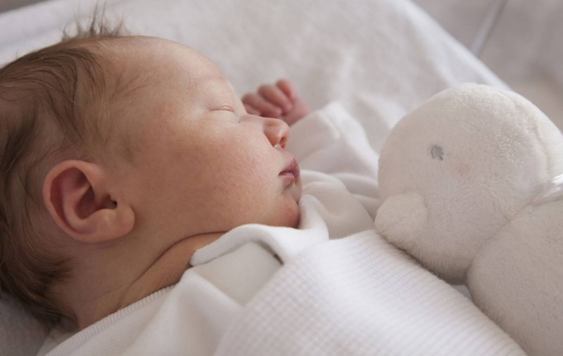 O fetiță a murit în urma unei bronșite la spitalul din Hunedoara. Familia îi acuză pe medici de malpraxis