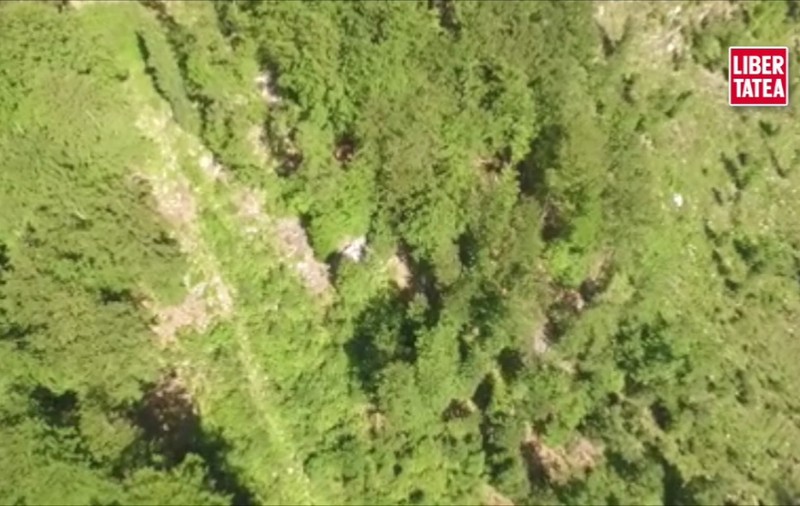 VIDEO EXCLUSIV | Filmarea realizată de o dronă a salvatorilor care îl caută pe pilotul dispărut