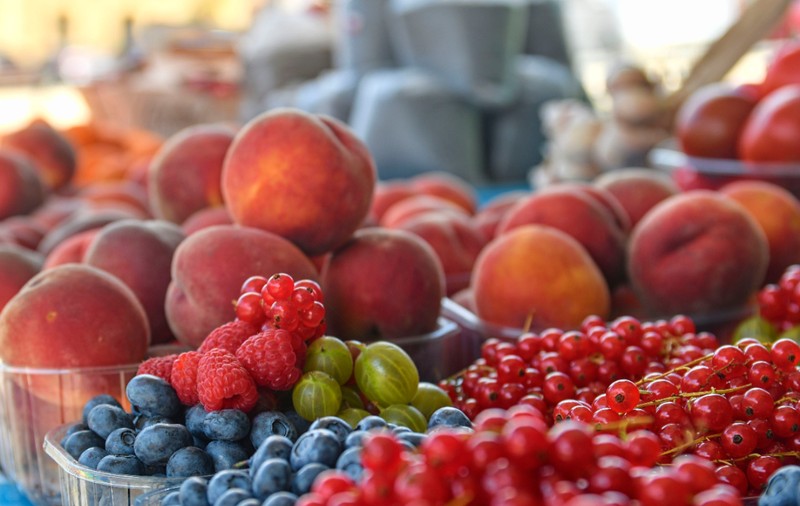 Fructele de vară care ar trebui mâncate numai cu tot cu coajă și în cantități mici: „Oferă potasiu, fibre și vitamina C”