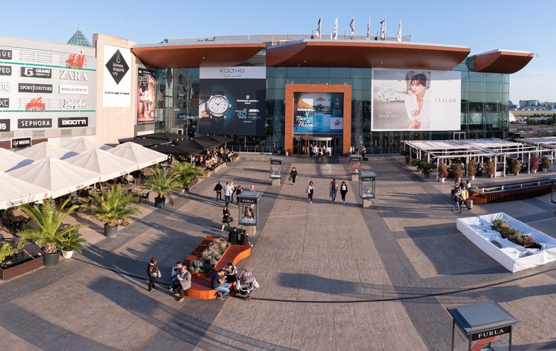 Se închide primul mall din România