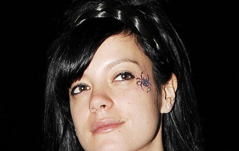 Lily Allen: "Drogurile şi băutura înseamnă viaţă"