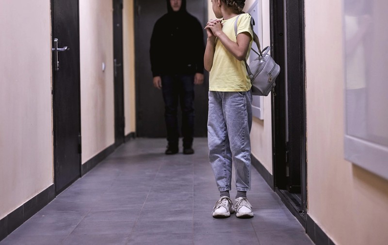 Dosarul pedofilului german acuzat că a abuzat sexual 36 de copii români e în pragul prescrierii, din cauza schimbării completurilor. Ultimul judecător a fost Laurențiu Beşu