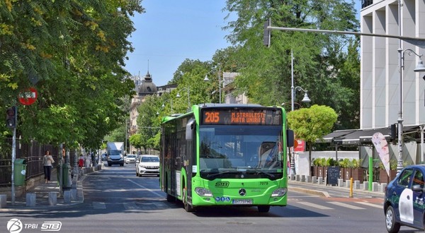 Un autobuz STB, în trafic