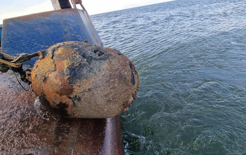 O navă de pescuit a agățat o mină, în largul Capului Midia. Forțele Navale au distrus mina din timpul celui de-Al Doilea Război Mondial