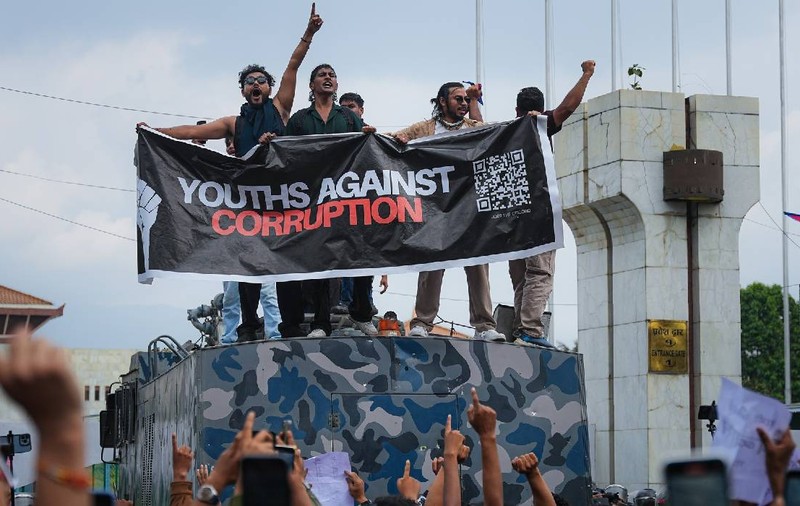 Cel puțin 19 morți, la Revoluția Gen Z, în urma protestelor față de interzicerea Facebook, YouTube și X din Nepal