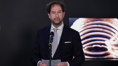 Robert van Langh, directorul Muzeului Drents, după ce coiful dacic și brățările de aur au ajuns în țară: „Poliția și autoritățile judiciare din ambele țări au făcut o treabă extraordinară”