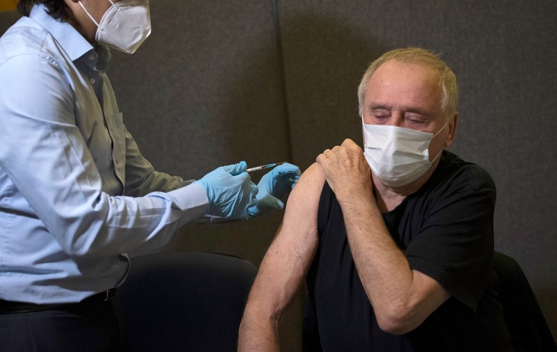Studiu: Două milioane de oameni trebuie să se vaccineze săptămânal în Marea Britanie, ca să se evite al treilea val de COVID-19