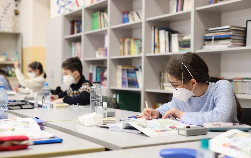 Ordinul comun al Ministerelor Educației și Sănătății: În ce condiții se trece la învățământul online. Noile reguli, valabile de luni