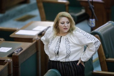 Diana Șoșoacă, în Parlament. Foto: Inquam