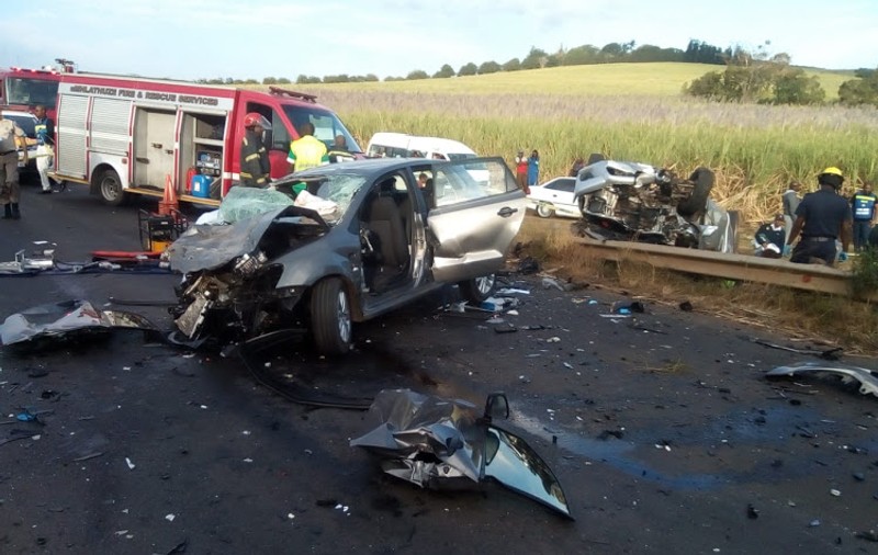 Trei persoane au murit în urma unui accident în care a fost implicat și un vehicul care transporta copii